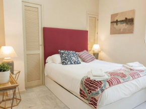 HomeySeville-Bright Apartment at Santa Cruz 4 pax, Parking Optional